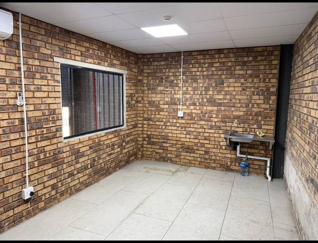1,800M² WAREHOUSE TO LET IN UMBILO